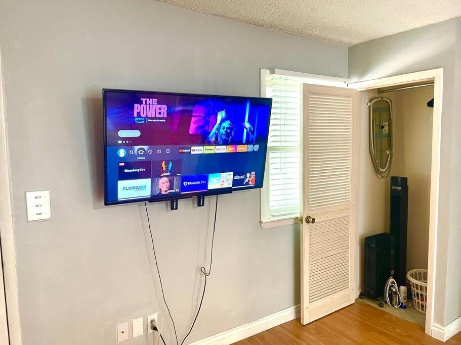 タラハシーTown & Country Hideaway - 1Br/1Ba, 20 Min Famu/Fsuアパートメント エクステリア 写真